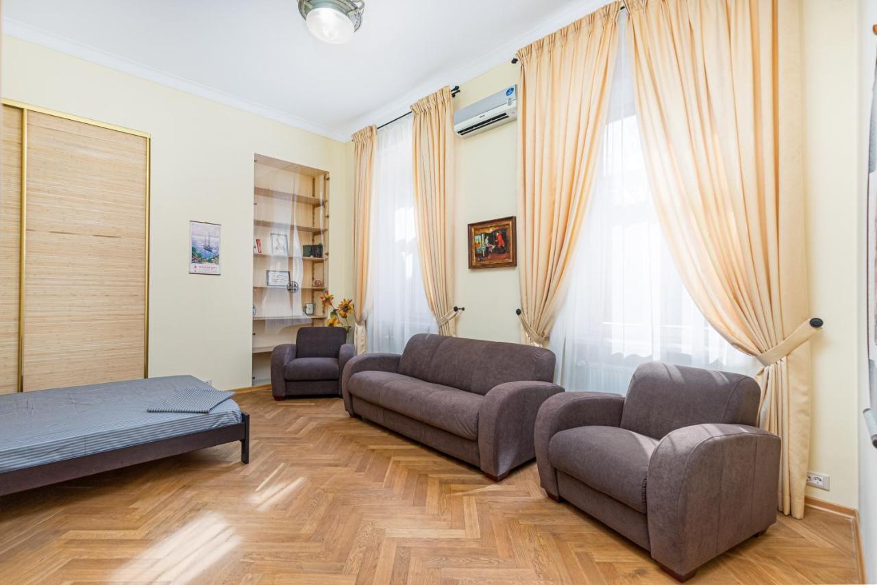 Grecheskaya Street Art Apartment Odessa Buitenkant foto